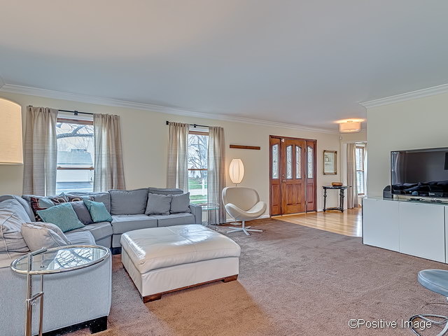 1925 Somerset Ln, Wheaton, IL 60189 photo 3
