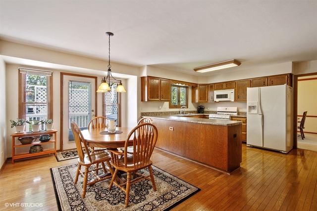 503 Summerset Ct, Naperville, IL 60565 photo 3