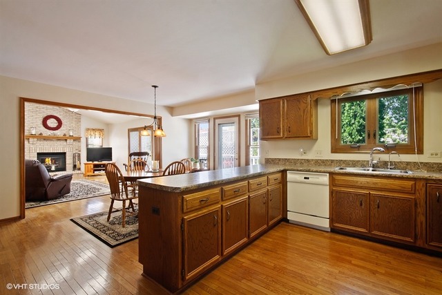 503 Summerset Ct, Naperville, IL 60565 photo 4