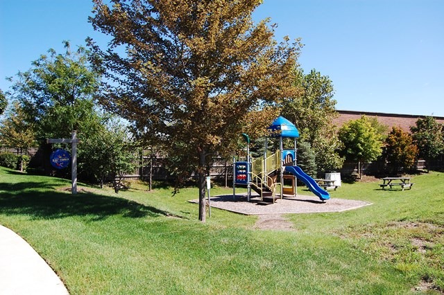 744 Sanborn St, Des Plaines, IL 60016 photo 9