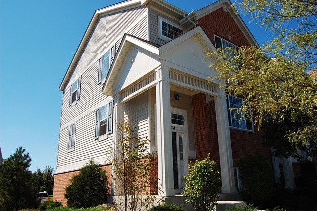 744 Sanborn St, Des Plaines, IL 60016 photo 2