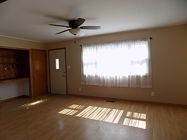 4312 Ponca St, Mchenry, IL 60050 photo 2