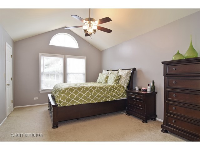 351 Wentworth Ln, Bartlett, IL 60103 photo 7
