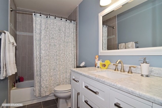 351 Wentworth Ln, Bartlett, IL 60103 photo 12