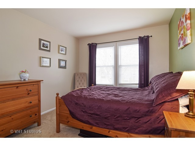 351 Wentworth Ln, Bartlett, IL 60103 photo 11