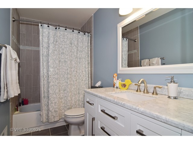 351 Wentworth Ln, Bartlett, IL 60103 photo 10