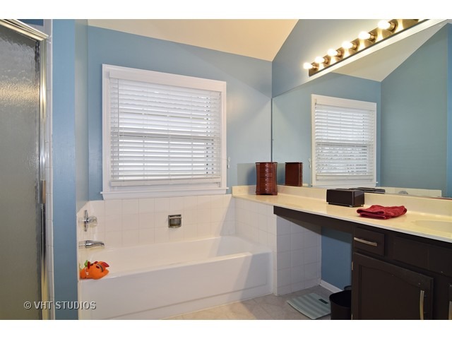 351 Wentworth Ln, Bartlett, IL 60103 photo 8