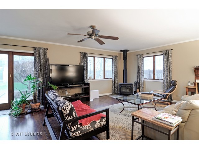 2104 South St, Rolling Meadows, IL 60008 photo 3