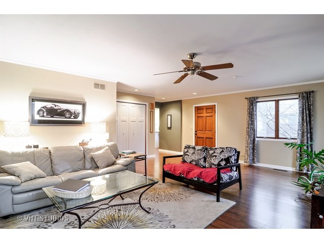2104 South St, Rolling Meadows, IL 60008 photo 2