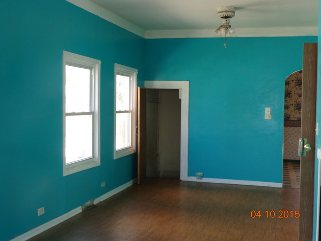 553 Raymond St, Elgin, IL 60120 photo 3