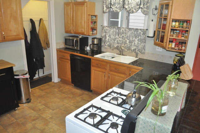 374 Hubbard Ave, Elgin, IL 60123 photo 9