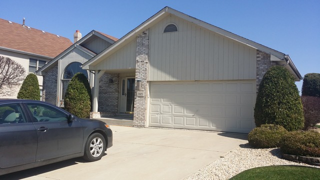 3815 Edgewater Dr, Hazel Crest, IL 60429 photo 2
