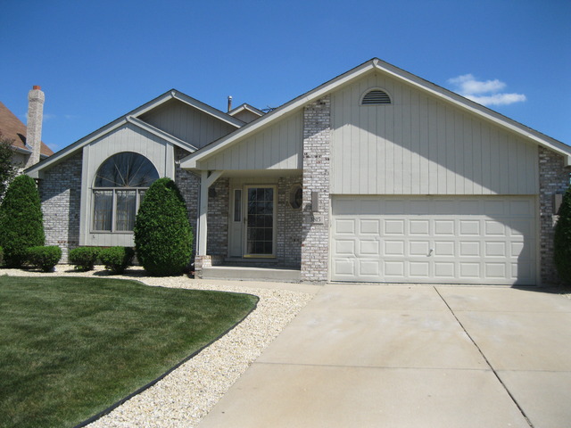 3815 Edgewater Dr, Hazel Crest, IL 60429 photo 1