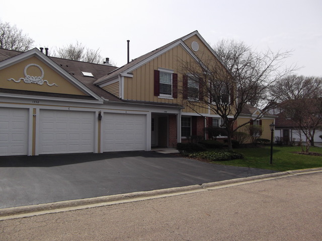 1750 Ardmore Ln #C, Wheaton, IL 60189 photo 1