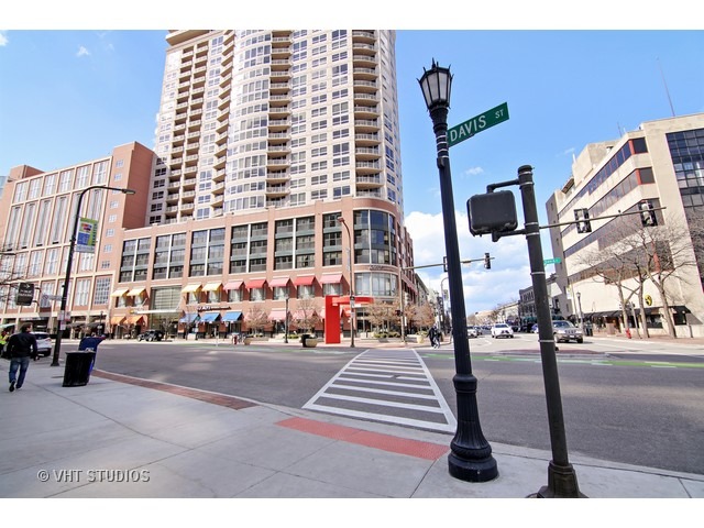807 Davis St #809, Evanston, IL 60201 photo 1
