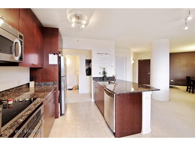 807 Davis St #809, Evanston, IL 60201 photo 5