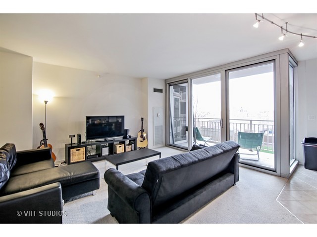 807 Davis St #809, Evanston, IL 60201 photo 2