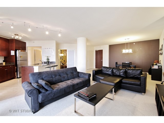 807 Davis St #809, Evanston, IL 60201 photo 3