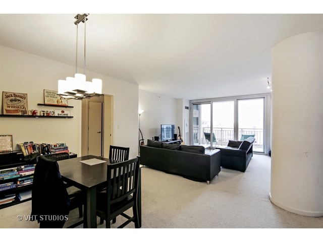 807 Davis St #809, Evanston, IL 60201 photo 4