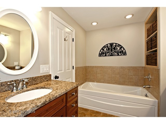 2076 Spring Green Dr, Wheaton, IL 60189 photo 11