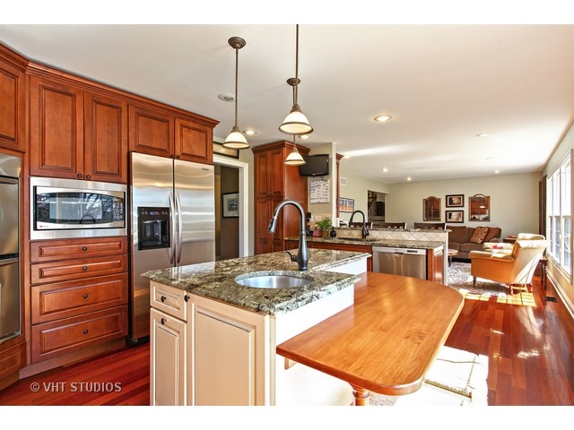 2076 Spring Green Dr, Wheaton, IL 60189 photo 5