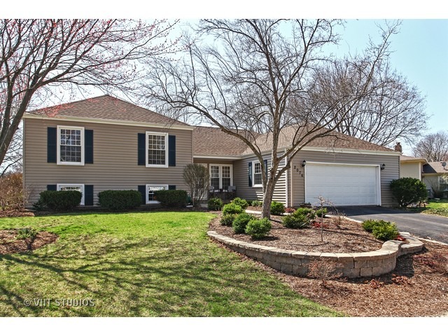 2076 Spring Green Dr, Wheaton, IL 60189 photo 1