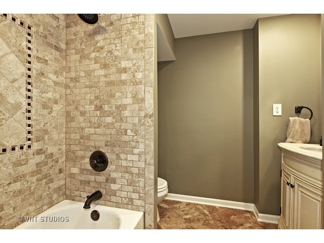 2076 Spring Green Dr, Wheaton, IL 60189 photo 18