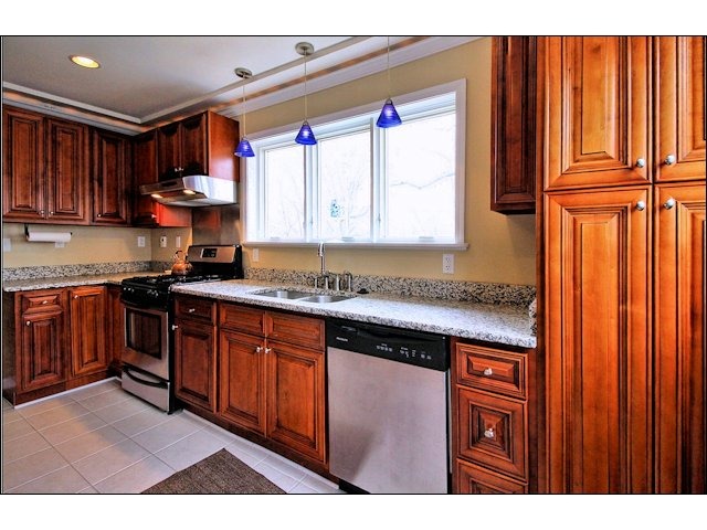 553 Terry Ave, Aurora, IL 60506 photo 13