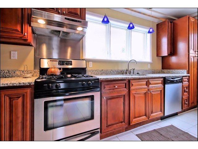 553 Terry Ave, Aurora, IL 60506 photo 12