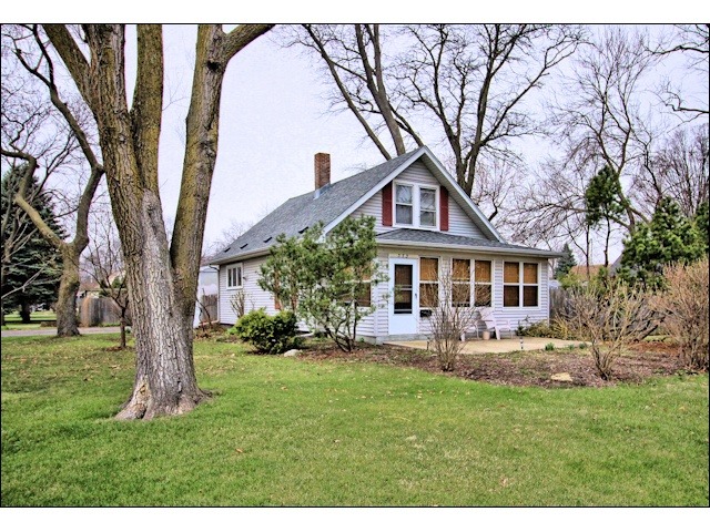 553 Terry Ave, Aurora, IL 60506 photo 2