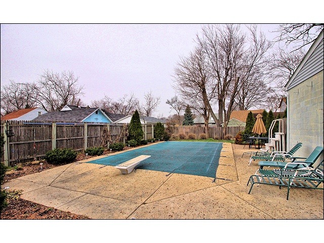 553 Terry Ave, Aurora, IL 60506 photo 3