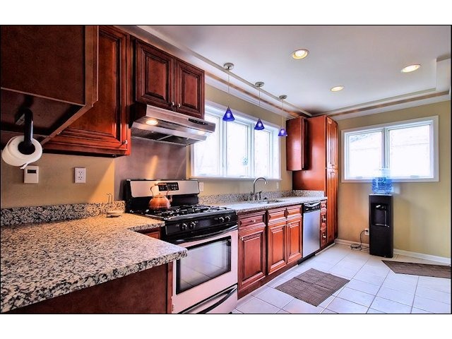 553 Terry Ave, Aurora, IL 60506 photo 11