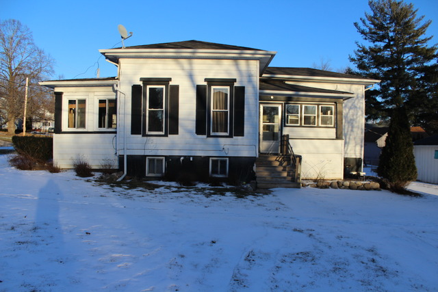 401 Dewey St, Harvard, IL 60033 photo 3