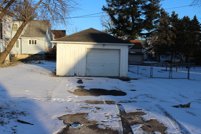 401 Dewey St, Harvard, IL 60033 photo 4