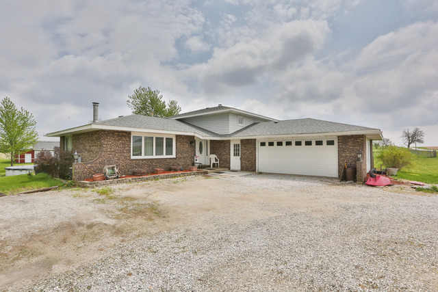 32005 S Klemme Rd, Beecher, IL 60401 photo 1