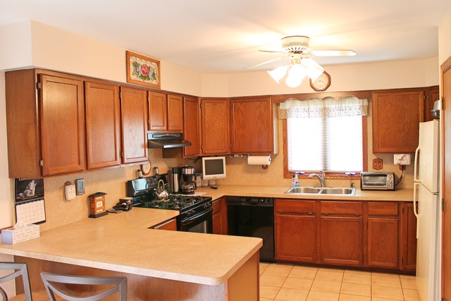 343 Bryan Dr, Cary, IL 60013 photo 2