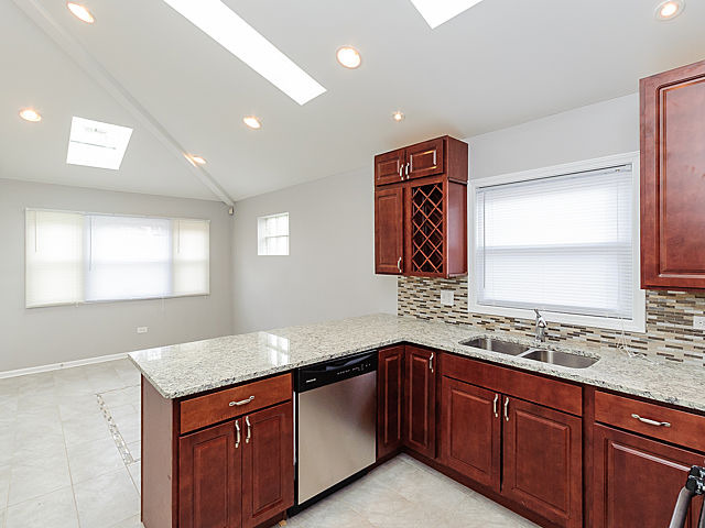 2046 E 93rd St, Chicago, IL 60617 photo 3