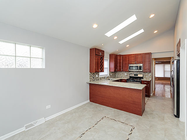 2046 E 93rd St, Chicago, IL 60617 photo 5