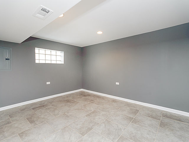 2046 E 93rd St, Chicago, IL 60617 photo 15