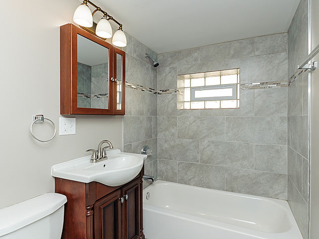 2046 E 93rd St, Chicago, IL 60617 photo 10