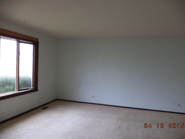 128 Joslyn Dr, Elgin, IL 60120 photo 3