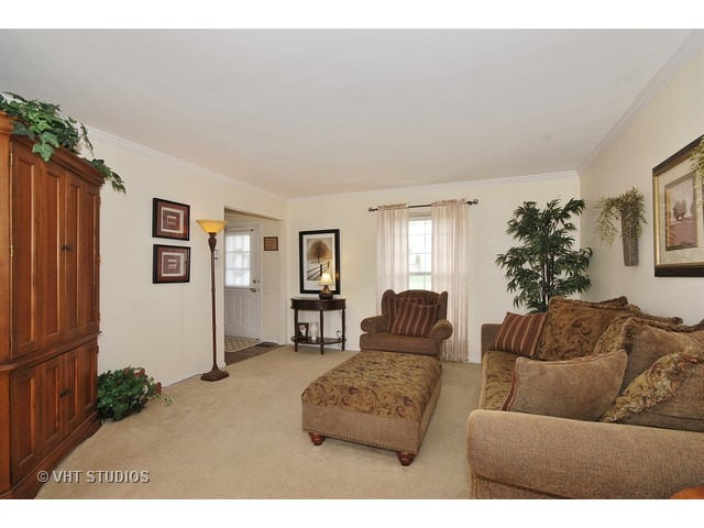 1901 Gleneagle Cir, Elgin, IL 60123 photo 3