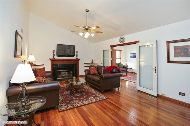 745 N Lyle Ave, Elgin, IL 60123 photo 4