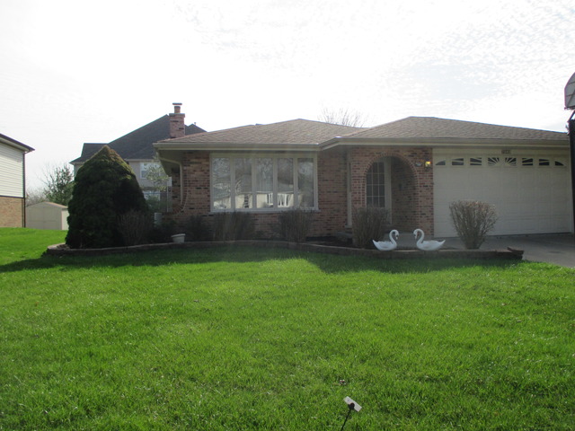 7563 Wakefield Dr, Darien, IL 60561 photo 1