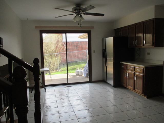 7563 Wakefield Dr, Darien, IL 60561 photo 6