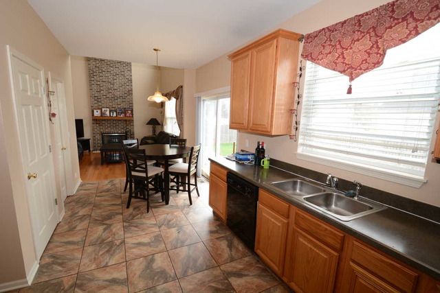 11550 S Olympic Dr, Plainfield, IL 60585 photo 9