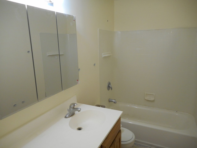205 W Broadway St, Mchenry, IL 60050 photo 6