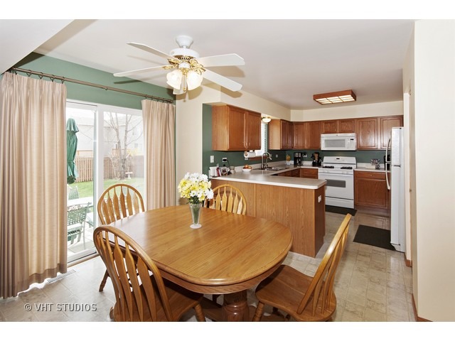 2216 Gray Hawk Dr, Plainfield, IL 60586 photo 7