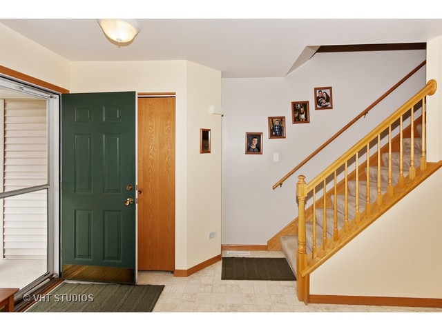 2216 Gray Hawk Dr, Plainfield, IL 60586 photo 2