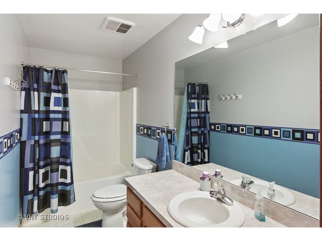 2216 Gray Hawk Dr, Plainfield, IL 60586 photo 12